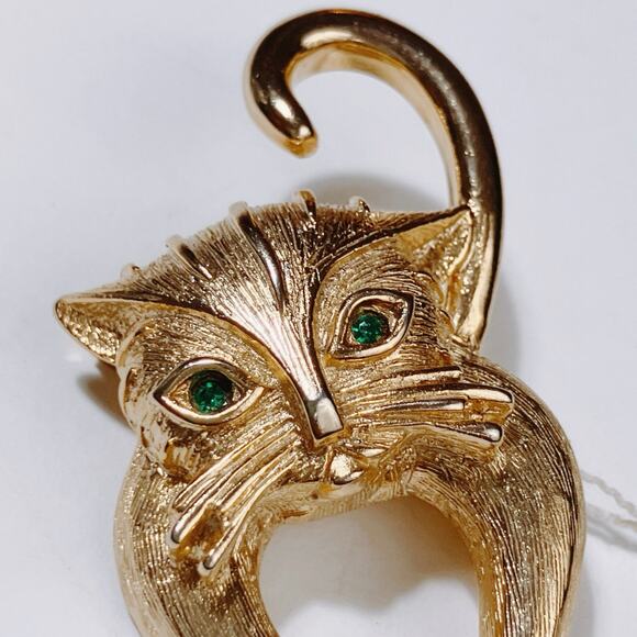 Unusual VTG Mid Century Cat Brooch Gold Tone Green Eyes Figural Whimsical Pin - Picture 11 of 11